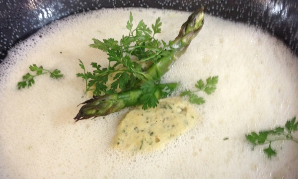 Velouté et quenelles de volaille au cerfeuil